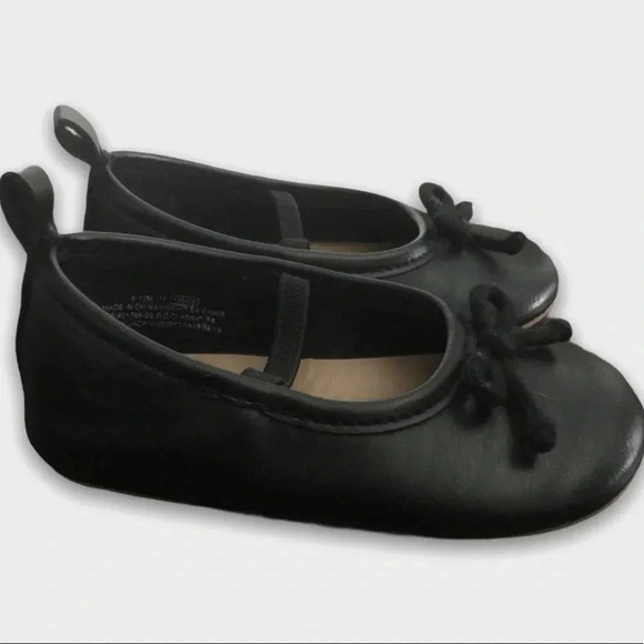 Old  Navy Flats - Picture 5 of 9